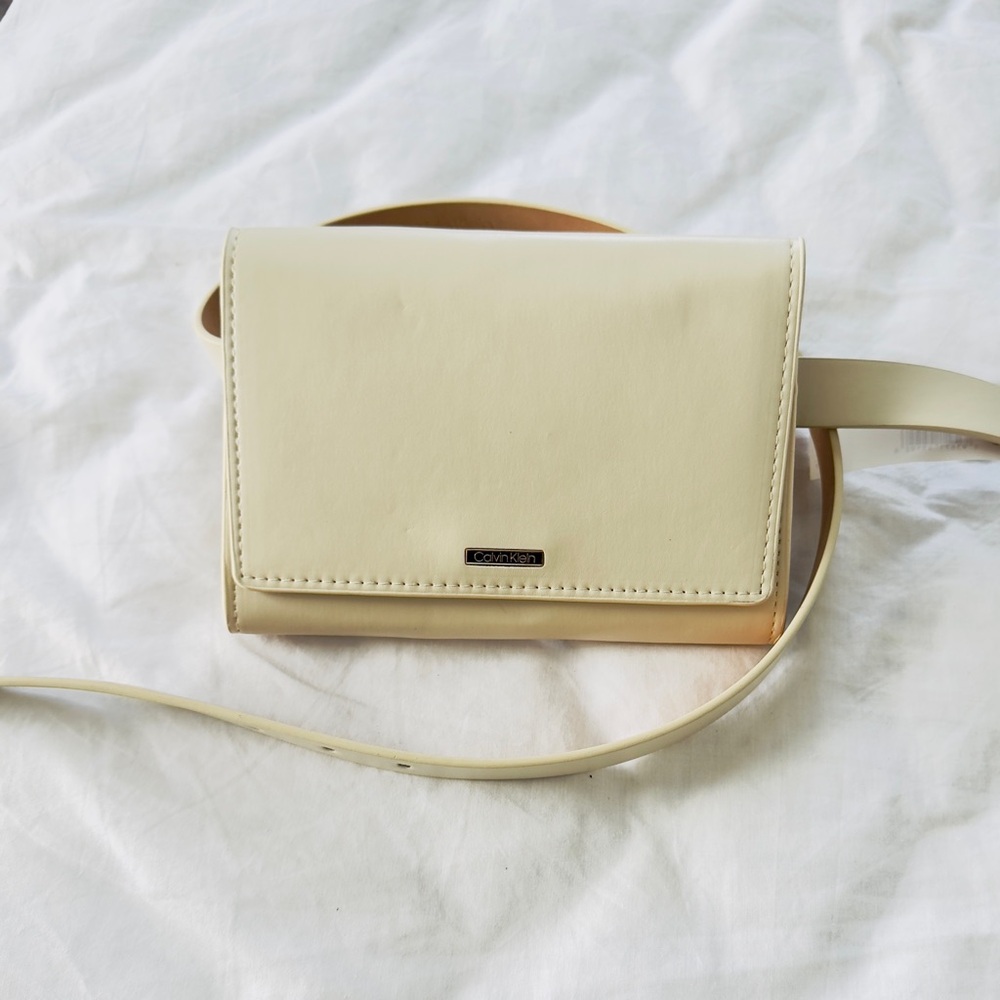 Calvin Klein Beige belt Bag. Bone. L/XL